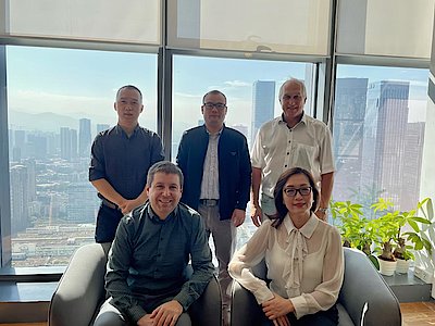 Sven Skjellet with the cms electronics team in China